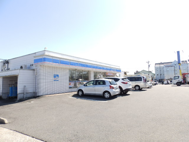 Convenience store. 400m until Lawson Yokkaichi Hinaganishi store (convenience store)