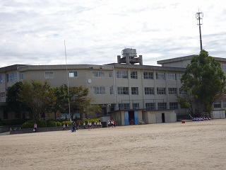 Primary school. Kawashima to elementary school (elementary school) 1100m