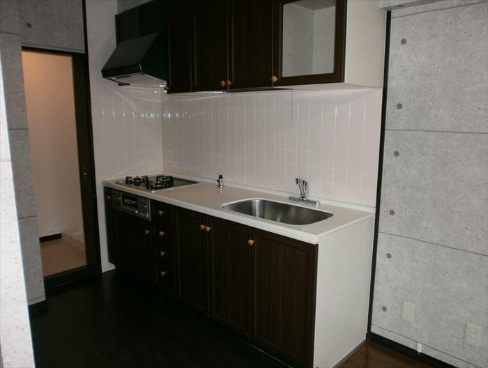 Kitchen. Gas stove has been replaced in the kitchen of the new