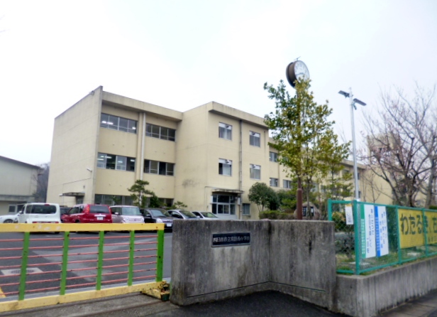 Primary school. 1719m to Yokkaichi Municipal Tokiwa Nishi Elementary School (elementary school)