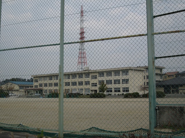 Junior high school. 2463m to Yokkaichi Municipal internal junior high school (junior high school)