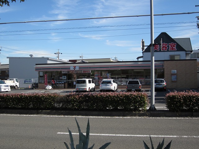 Convenience store. Seven-Eleven Yokkaichi Jushichiken the town store (convenience store) to 605m