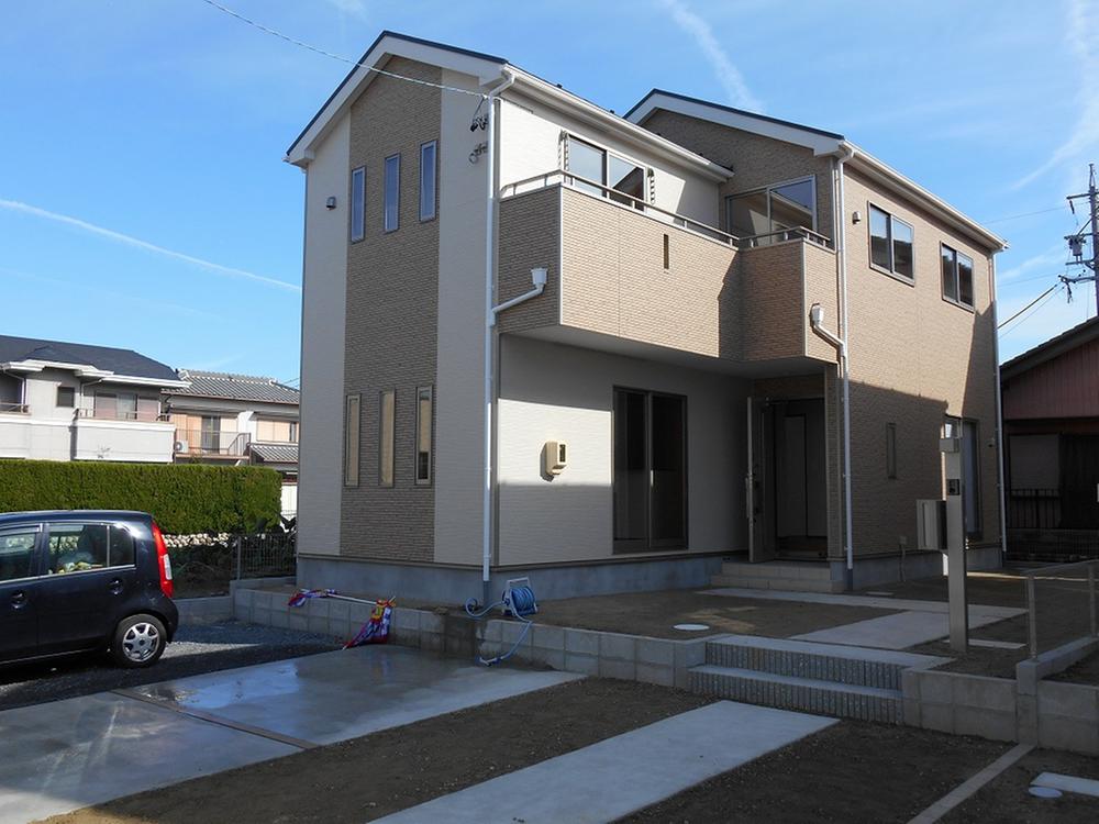 Local appearance photo. 1 Building.