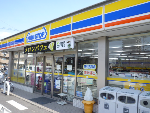 Convenience store. MINISTOP Yokkaichi Kawarada store up (convenience store) 1032m