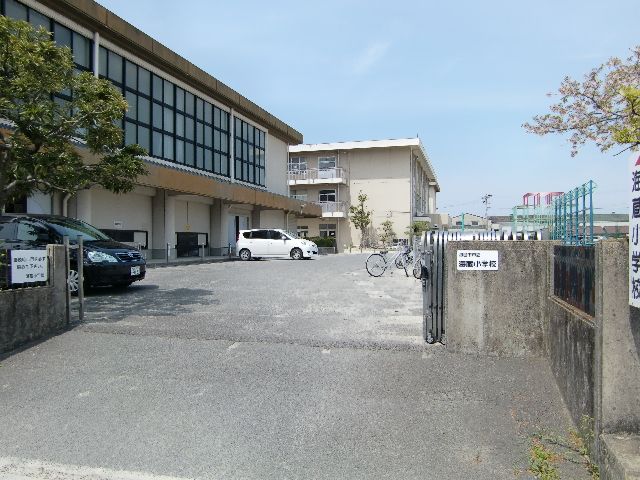 Primary school. Municipal Umizo up to elementary school (elementary school) 670m