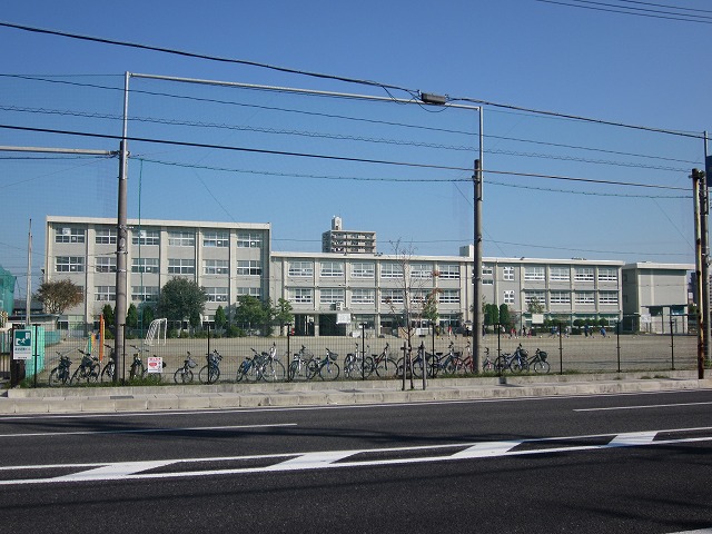 Primary school. 845m to Yokkaichi Municipal Tokiwa Elementary School (elementary school)