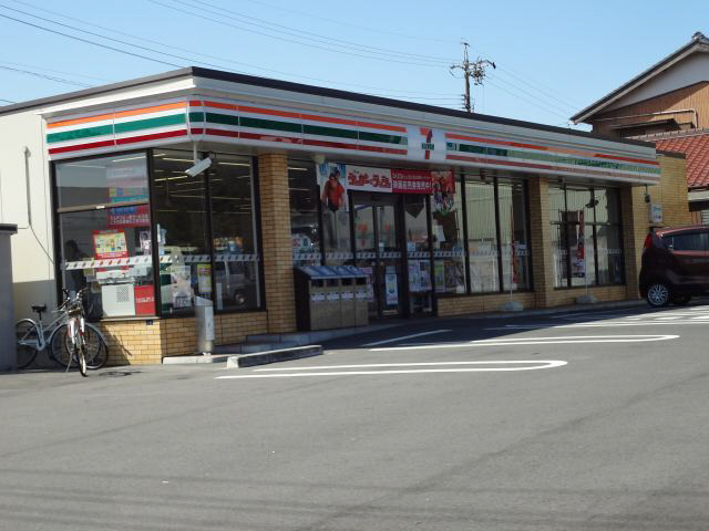 Convenience store. Seven-Eleven Nishiigura Machiten up (convenience store) 350m