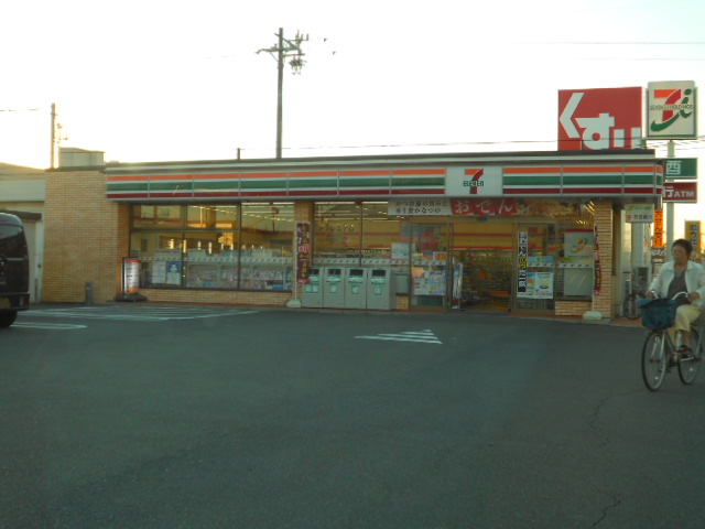 Convenience store. Seven-Eleven Yokkaichi Shimonomiya the town store (convenience store) to 963m
