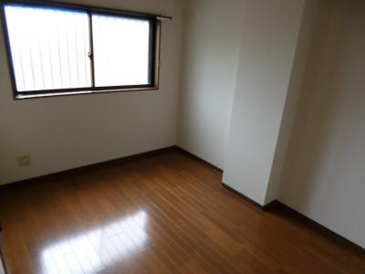 Other room space. Flooring