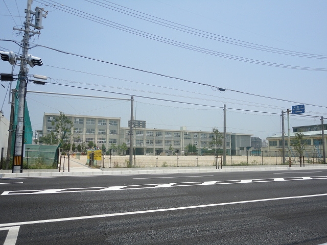 Primary school. 254m to Yokkaichi Municipal Tokiwa Elementary School (elementary school)