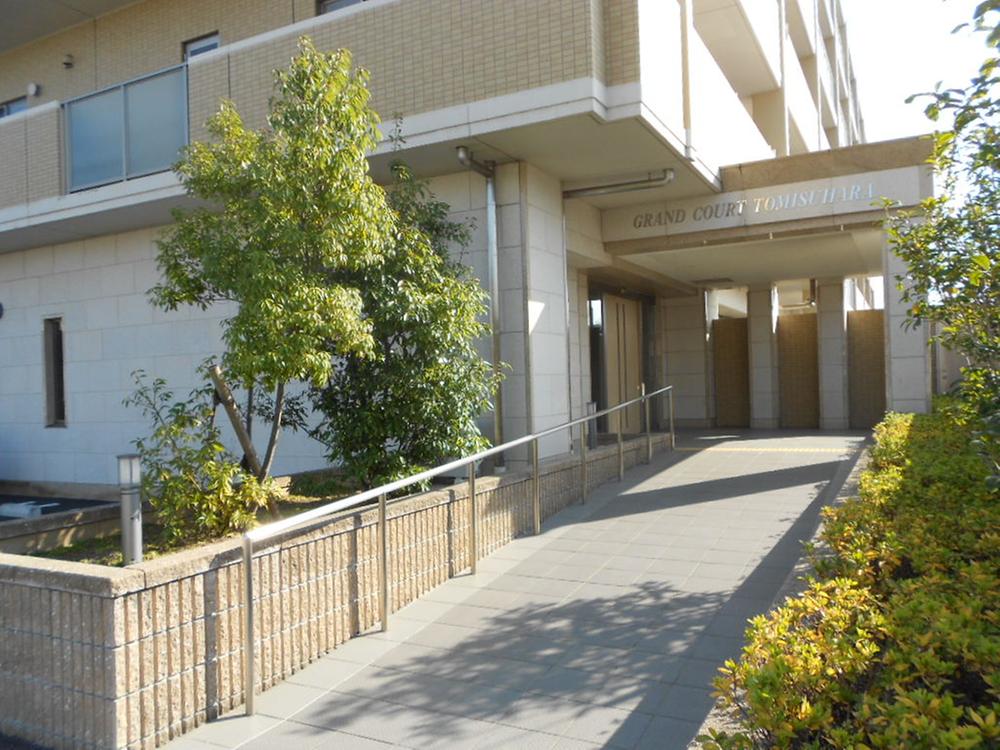 Entrance. Common areas