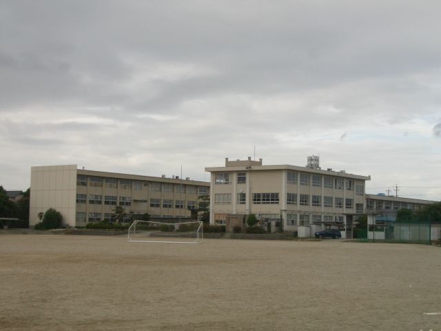 Junior high school. Municipal Yamate until junior high school (junior high school) 500m