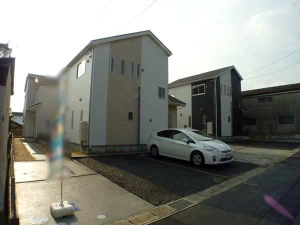 Local appearance photo. Local (11 May 2013) Shooting, Parking 2 cars