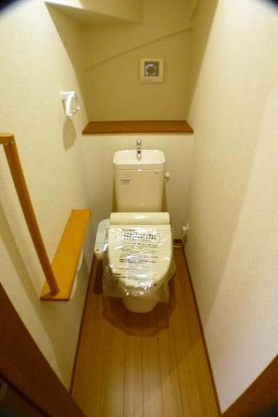 Toilet. First floor Washlet