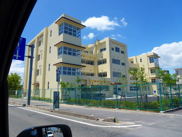 Primary school. Kawarada up to elementary school (elementary school) 1640m