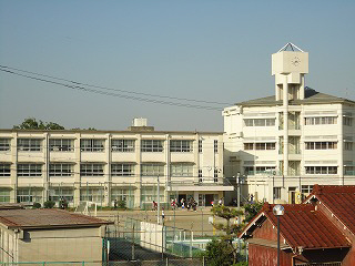 Primary school. Hinaga up to elementary school (elementary school) 1320m