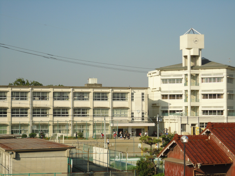 Primary school. Hinaga up to elementary school (elementary school) 430m