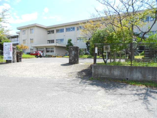 Junior high school. 927m to Yokkaichi Municipal Tokiwa junior high school (junior high school)