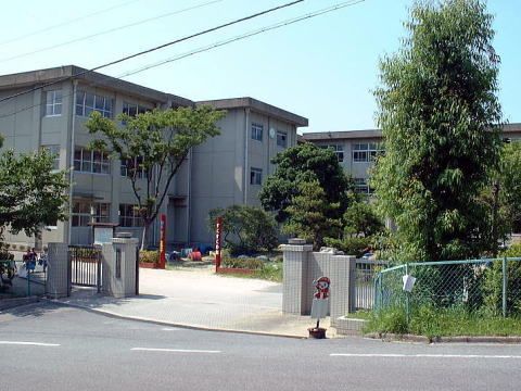 Primary school. 410m up to municipal Sasagawa Nishi Elementary School (elementary school)