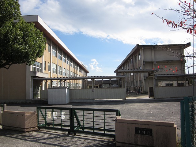 Primary school. 698m to Yokkaichi Municipal Sakuradai elementary school (elementary school)