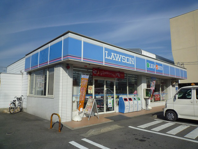 Convenience store. 890m until Lawson Yokkaichi Shoei-cho store (convenience store)