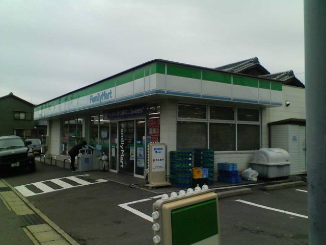 Convenience store. 590m to Family Mart (convenience store)