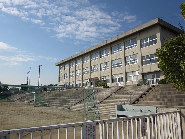 Junior high school. 950m to Yokkaichi Municipal Hazunaka school (junior high school)