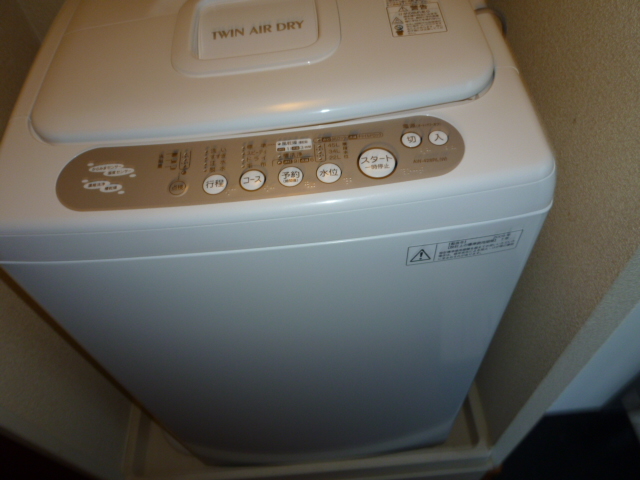 Other room space. Washing machine Equipped