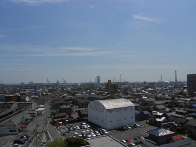 View photos from the dwelling unit. Good views per 10 floor! !