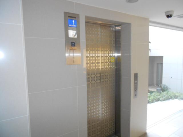 Other common areas. Security with elevator