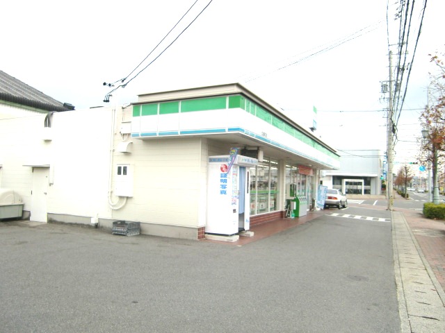 Convenience store. Family Mart Suzuka Ichinomiya store up (convenience store) 2193m