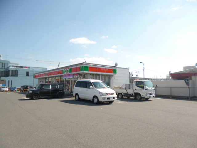 Convenience store. Thanks Yokkaichi Hinaga store up (convenience store) 767m