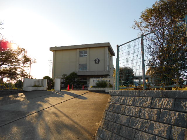 Primary school. 1027m to Yokkaichi Municipal Hazu north elementary school (elementary school)