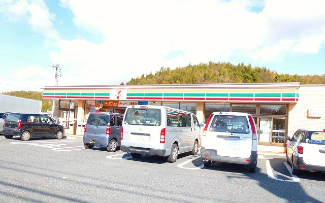 Convenience store. Seven-Eleven one Yokkaichi Higashi Inter shop until the (convenience store) 990m