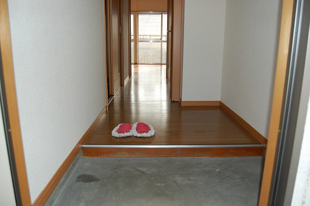 Entrance. It is nice in the renovation completed in the wide entrance! !