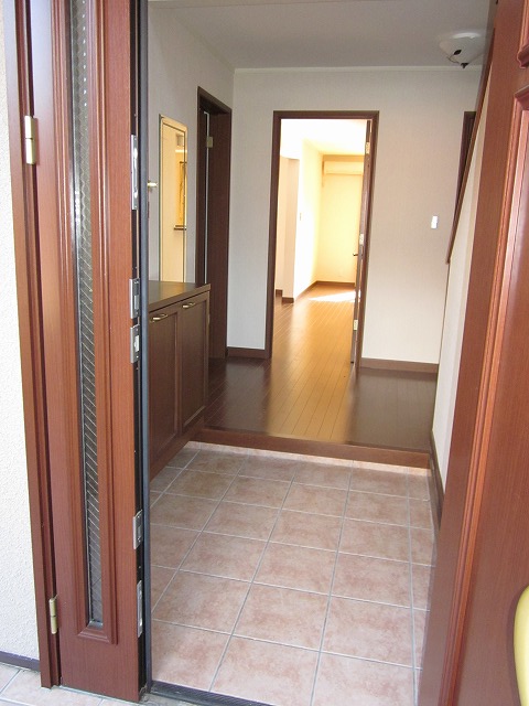 Entrance. It is an excellent entrance.