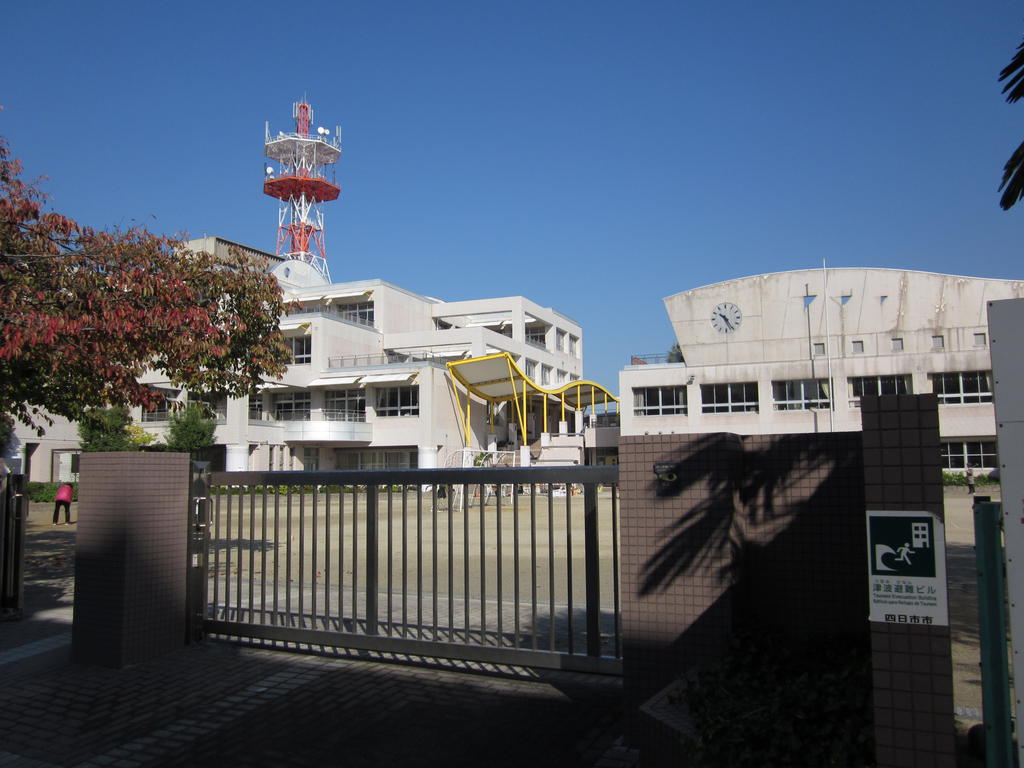 Primary school. 815m to Yokkaichi Municipal Central Elementary School (elementary school)