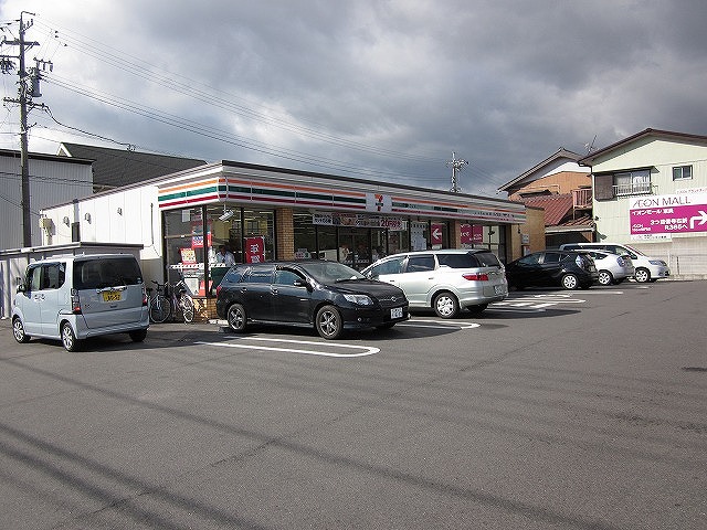 Convenience store. Seven-Eleven 383m to Yokkaichi Nishiigura Machiten (convenience store)