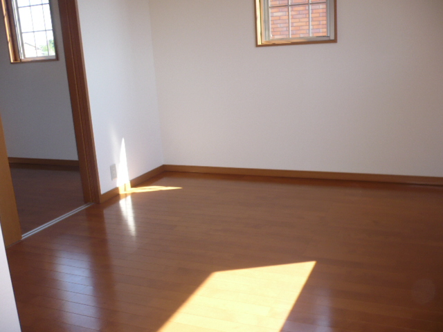 Other room space. Flooring