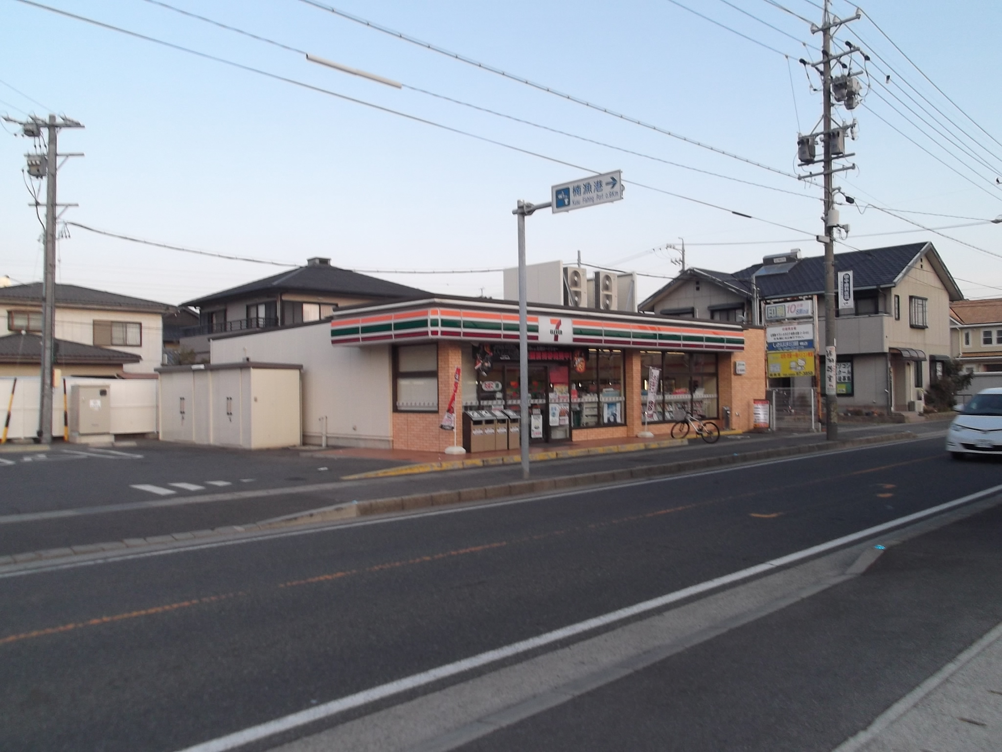 Convenience store. Seven-Eleven Yokkaichi Kusu, Mie Minamigomitsuka store up (convenience store) 733m