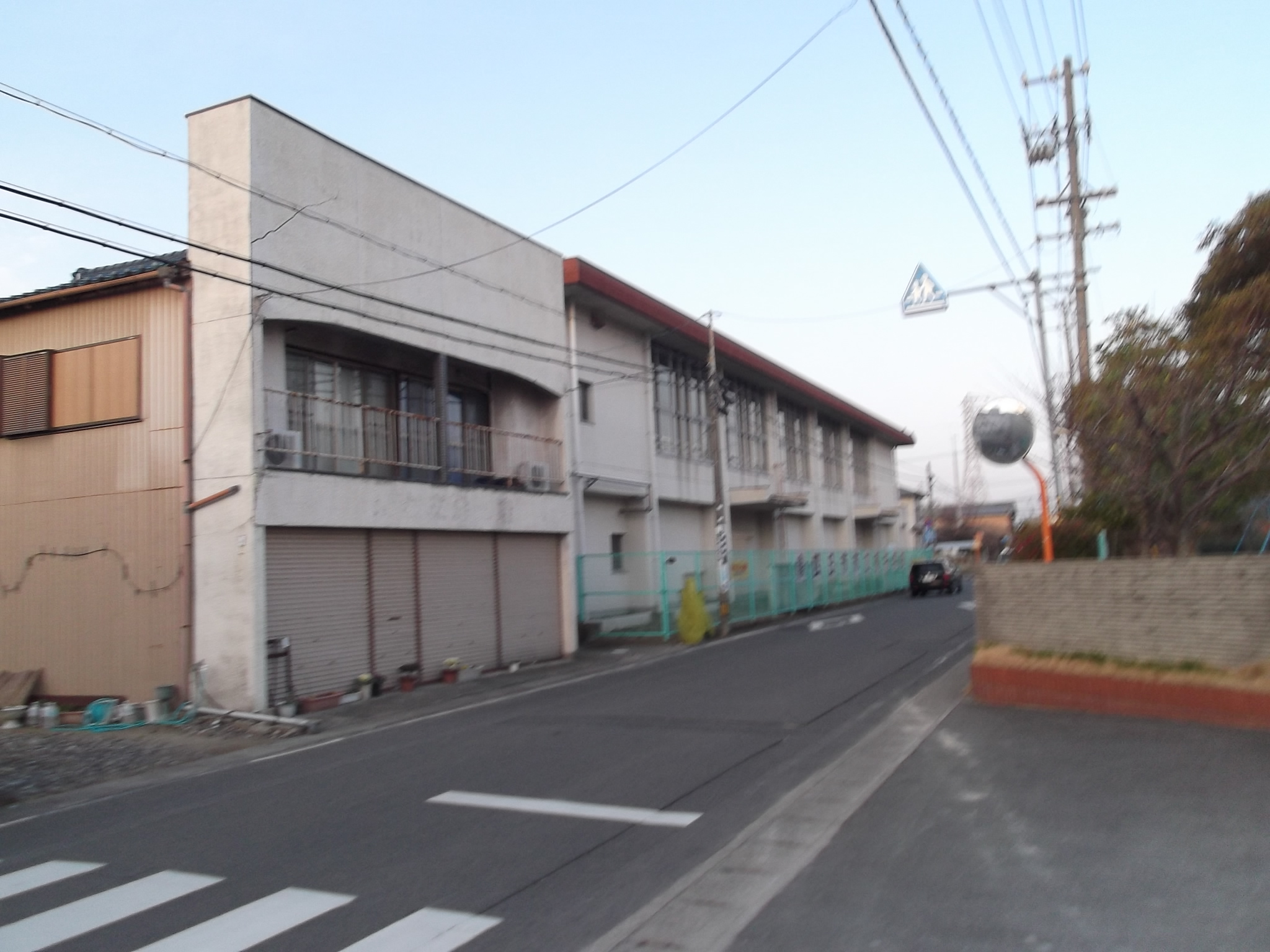 Junior high school. 853m to Yokkaichi Municipal camphor tree junior high school (junior high school)