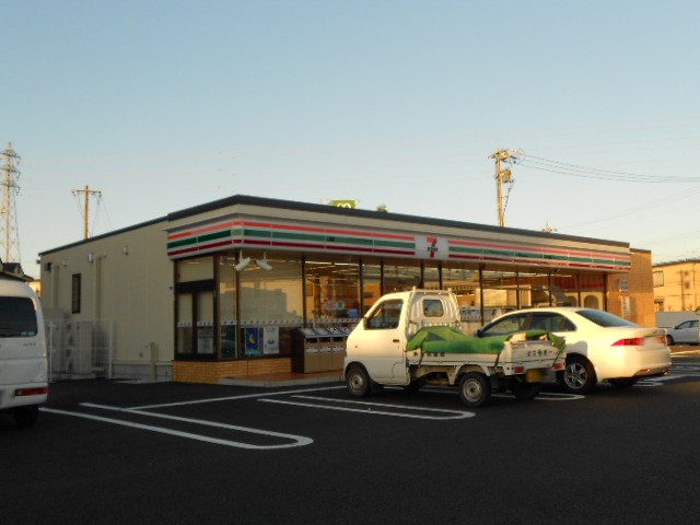 Convenience store. 1521m to Seven-Eleven (convenience store)