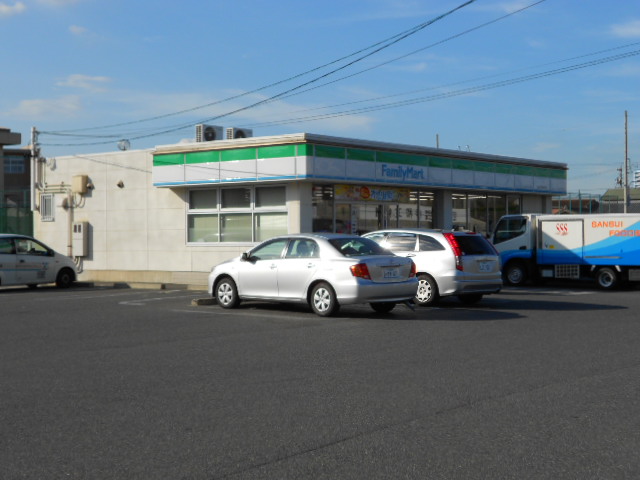 Convenience store. FamilyMart Yokkaichi Higashiakuragawa store up (convenience store) 271m