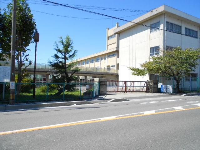 Junior high school. 904m to Yokkaichi Tateyama hand junior high school (junior high school)