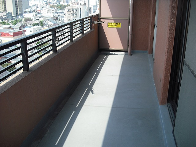 Balcony. Early dries laundry on the south-facing!