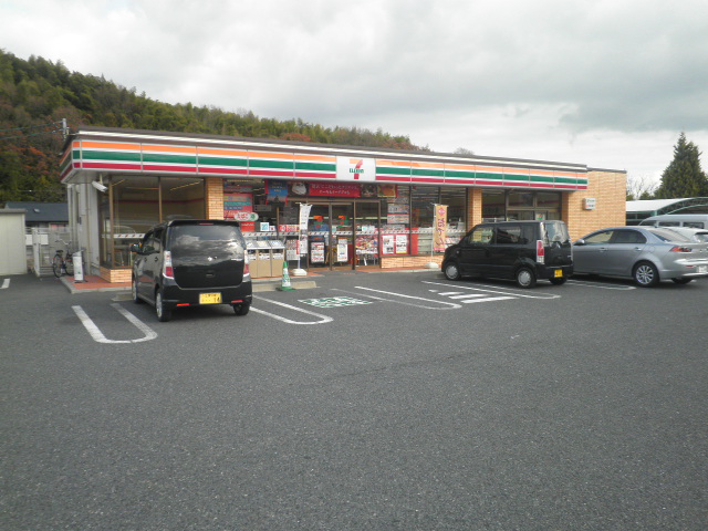 Convenience store. Seven-Eleven Yokkaichi Higashi Inter shop until the (convenience store) 101m