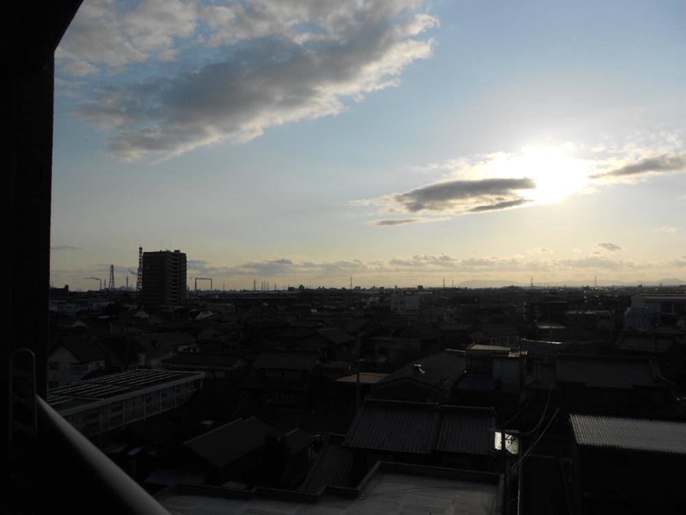 View photos from the dwelling unit. View from the site (December 2013) Shooting