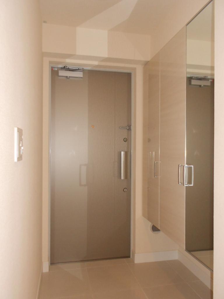 Entrance. Indoor (12 May 2013) Shooting