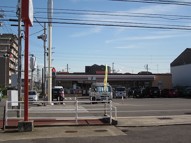 Convenience store. Seven-Eleven Yokkaichi Tokiwa 5-chome up (convenience store) 568m