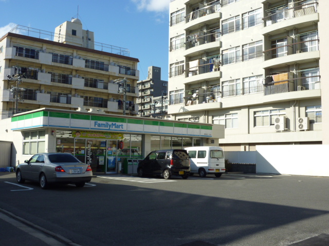 Convenience store. 457m to Family Mart (convenience store)